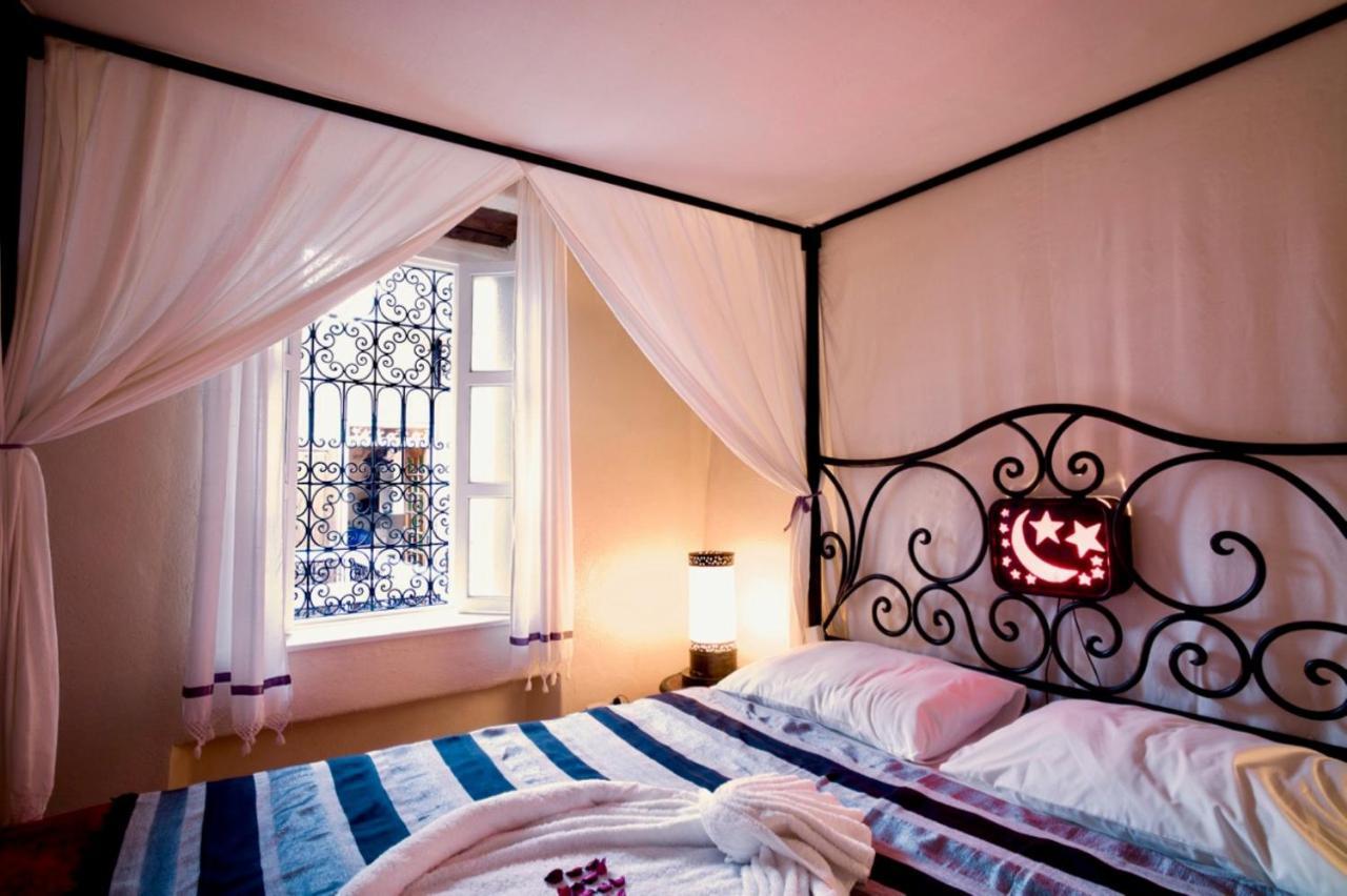 Riad Laylati Hotel Szavíra Kültér fotó